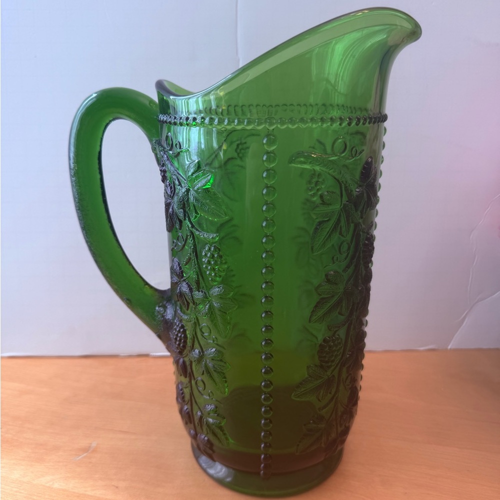 Vintage California Beaded Grape Pressed Green Glass Pitcher and 4 Glasses 8oz - Picture 3 of 11
